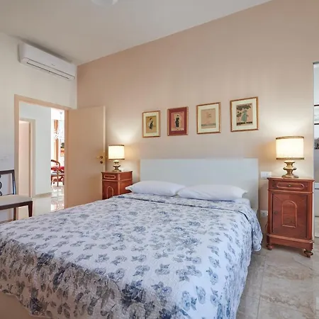 Florence&us San Frediano Guest house Florence